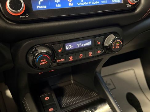 Used 2023 Nissan Kicks SR w/ SR Premium Package FWD image 13