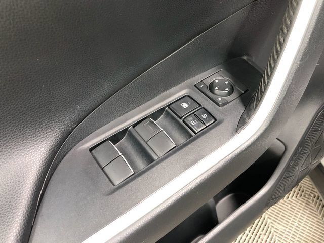 Used 2019 Toyota RAV4 XSE AWD/4WD image 12