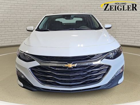 Used 2024 Chevrolet Malibu LT FWD image 2