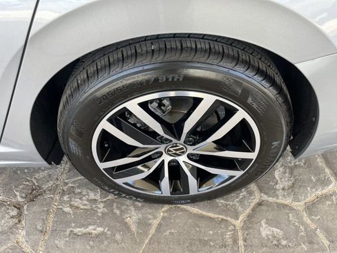 Used 2025 Volkswagen Jetta SE image 23