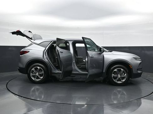 Used 2025 Chevrolet Blazer LT FWD image 48