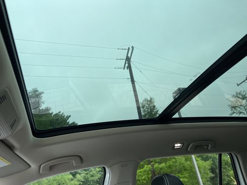 Used 2024 Volkswagen Atlas SE w/ Panoramic Sunroof Package FWD image 26