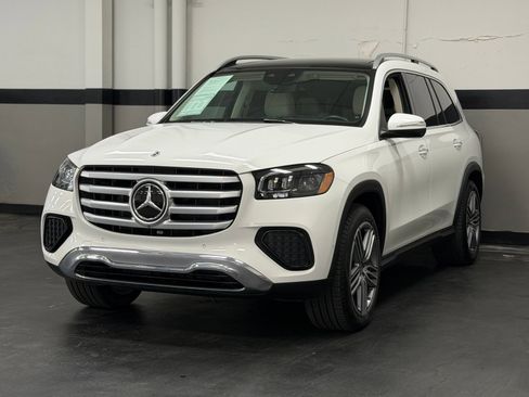 Used 2024 Mercedes-Benz GLS 450 4MATIC image 7