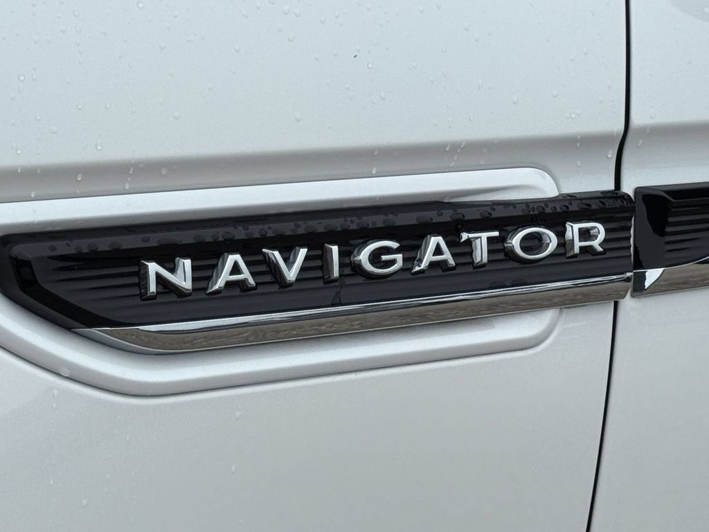 Certified 2023 Lincoln Navigator Black Label AWD/4WD image 10