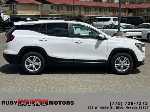 Used 2022 GMC Terrain SLE w/ Driver Convenience Package AWD/4WD image 8