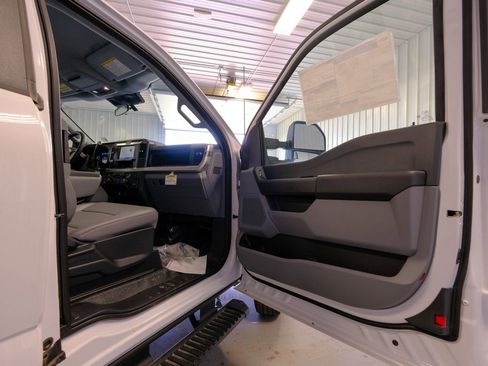 New 2025 Ford F250 XL w/ XL Chrome Package image 15