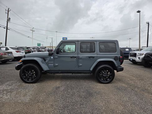Used 2024 Jeep Wrangler Unlimited Sahara AWD/4WD image 2
