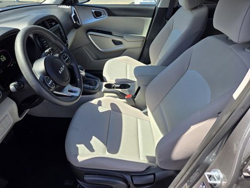 Used 2023 Kia Soul LX FWD image 14