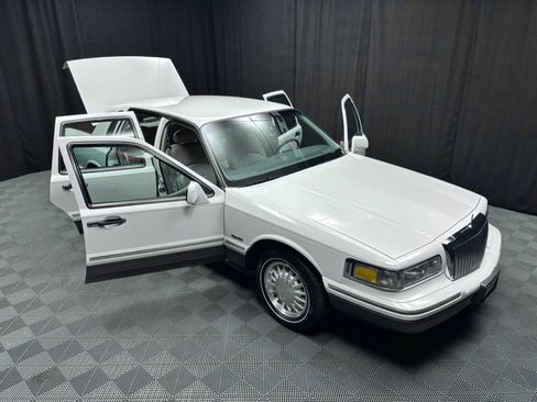 Used 1997 Lincoln Town Car Signature image 23