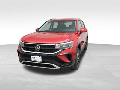 Used 2023 Volkswagen Taos SE w/ Panoramic Sunroof Package image 7