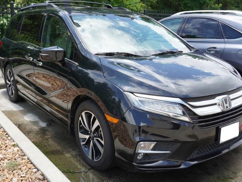 Used 2018 Honda Odyssey Elite image 3