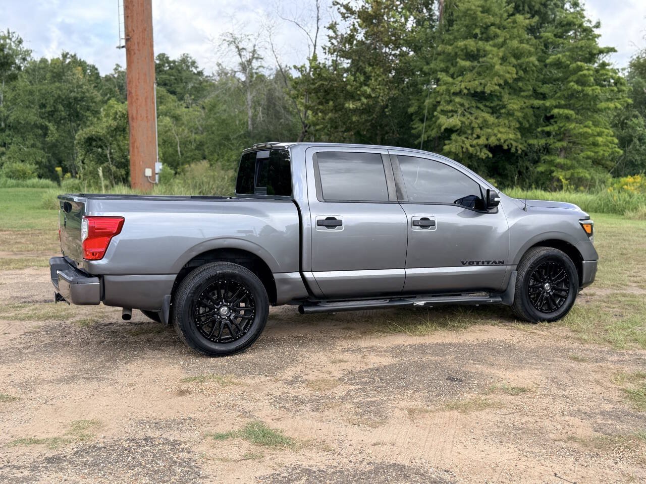 Used 2018 Nissan Titan SL w/ Midnight Edition RWD image 6