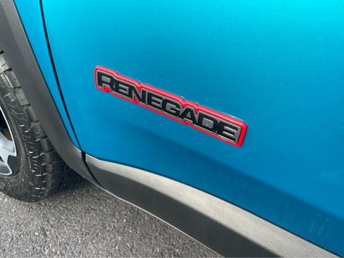 Used 2020 Jeep Renegade Trailhawk w/ Cold Weather Group image 9