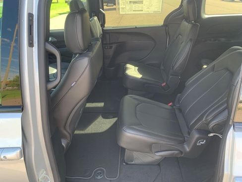New 2026 Chrysler Pacifica Select image 25