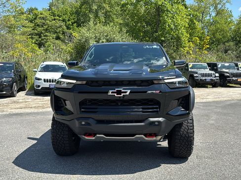 Used 2024 Chevrolet Colorado ZR2 w/ ZR2 Convenience Package III AWD/4WD image 3