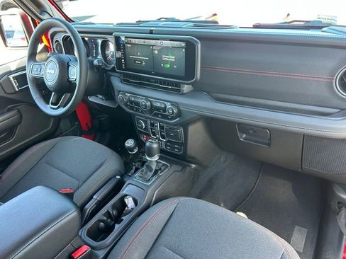 Used 2025 Jeep Wrangler Unlimited Rubicon AWD/4WD image 35