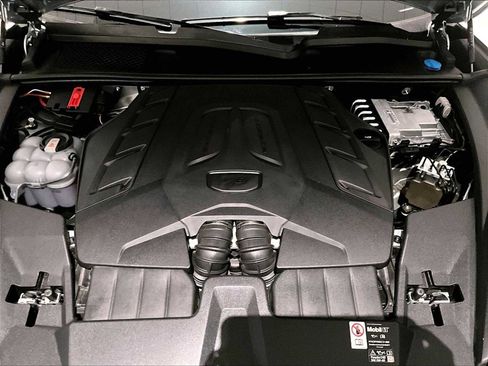 Used 2025 Porsche Cayenne GTS image 24