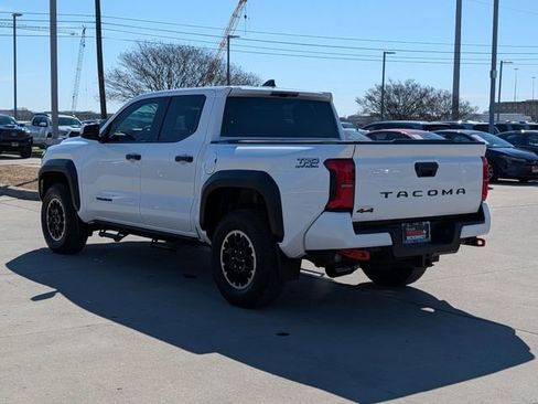 Used 2024 Toyota Tacoma TRD Off-Road image 9