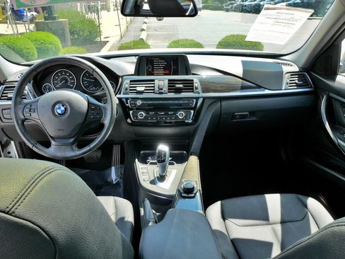 Used 2017 BMW 320i Sedan RWD image 19
