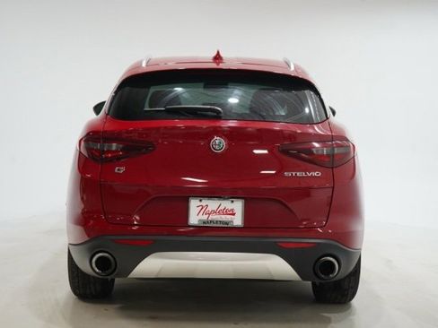 Used 2018 Alfa Romeo Stelvio AWD image 6