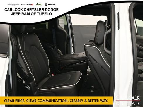 New 2026 Chrysler Pacifica Limited w/ Uconnect Theater Family Group image 34