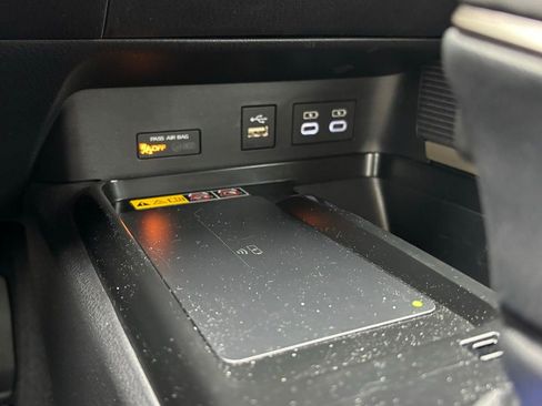 Used 2025 Toyota Camry SE image 13