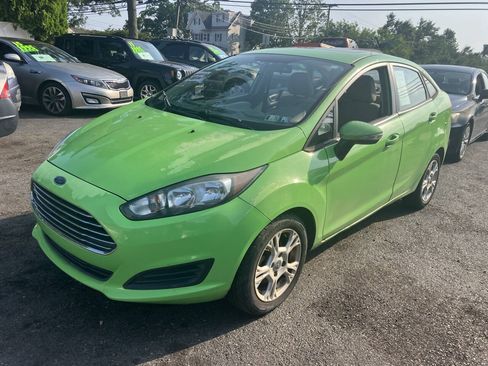 Used 2014 Ford Fiesta SE FWD image 2