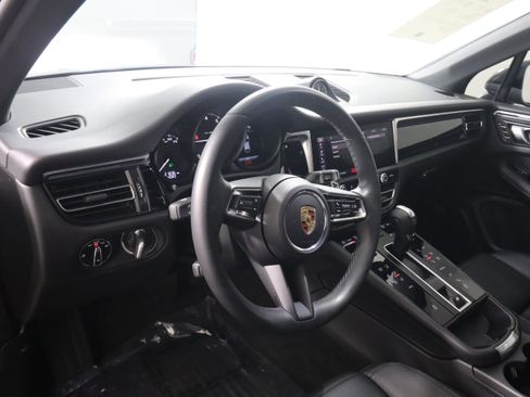 Used 2023 Porsche Macan image 4