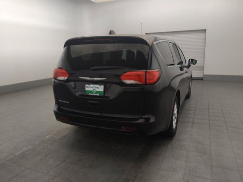 Used 2023 Chrysler Voyager LX FWD image 7