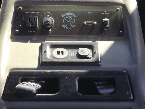 Used 2016 Chevrolet Express 2500 image 29