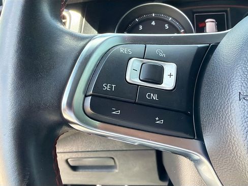 Used 2017 Volkswagen GTI SE FWD image 36