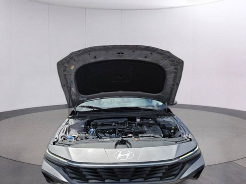 Used 2025 Hyundai Elantra SEL FWD image 29
