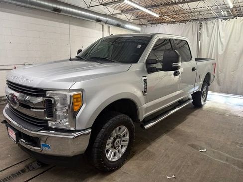 Used 2017 Ford F250 XLT AWD/4WD image 2