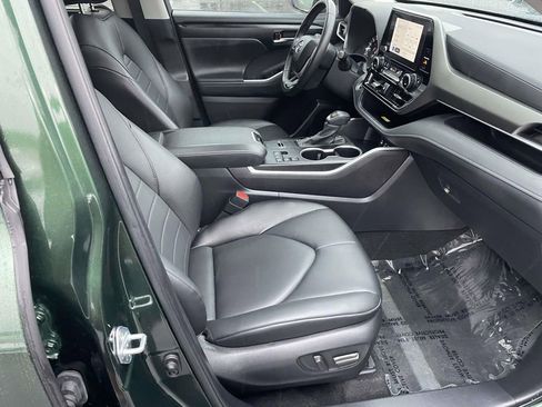 Used 2024 Toyota Highlander XLE image 48