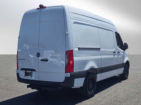 Used 2025 Mercedes-Benz Sprinter 2500 image 3