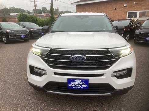 Used 2020 Ford Explorer XLT w/ Equipment Group 202A AWD/4WD image 2