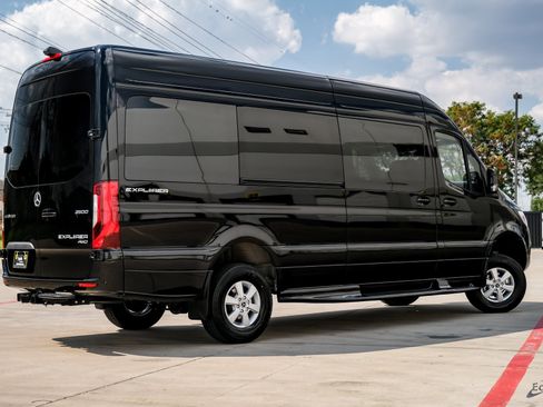 Used 2025 Mercedes-Benz Sprinter 2500 image 11