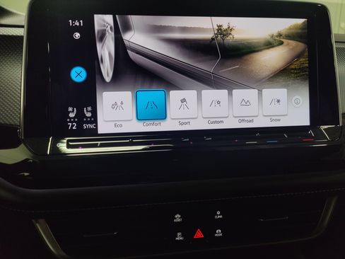 Used 2025 Volkswagen Atlas Cross Sport SEL R-Line image 27