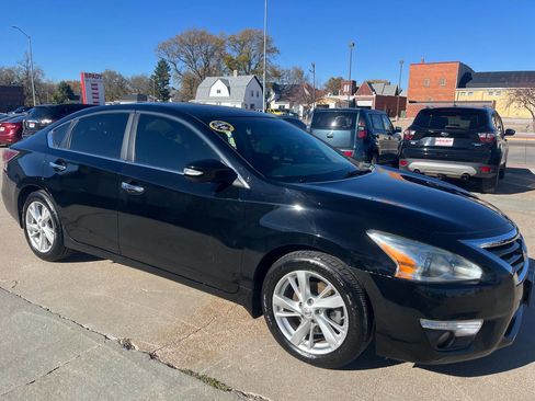 Used 2014 Nissan Altima 2.5 SV w/ Convenience Package FWD image 2