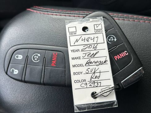 Used 2016 Jeep Renegade Trailhawk AWD/4WD image 34