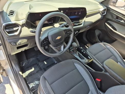 Used 2025 Chevrolet TrailBlazer LT AWD/4WD image 15
