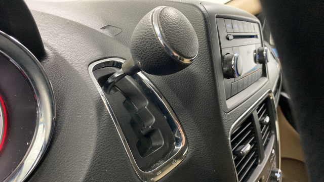Used 2016 Dodge Grand Caravan SXT FWD image 18