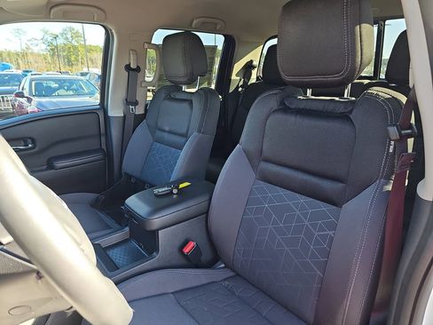 Used 2025 Nissan Frontier SV w/ SV Convenience Package image 19