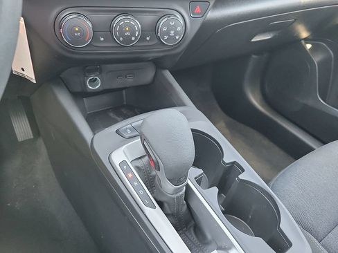 Used 2024 Chevrolet Trax LS w/ LS Convenience Package FWD image 17