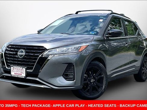 Used 2023 Nissan Kicks SR w/ SR Premium Package FWD image 3