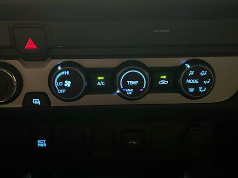 Used 2023 Toyota Tacoma SR AWD/4WD image 11