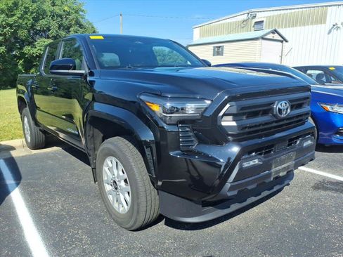 Used 2024 Toyota Tacoma SR5 AWD/4WD image 13