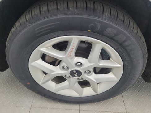 Used 2023 Kia Soul LX w/ Option Group 015 FWD image 31