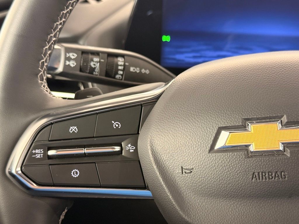 Used 2025 Chevrolet Traverse LT AWD/4WD image 37