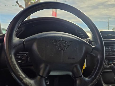Used 2003 Chevrolet Corvette Convertible RWD image 18